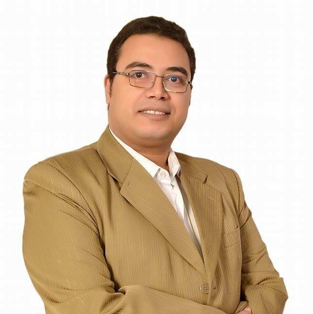 الكاتب إسلام عبدالله